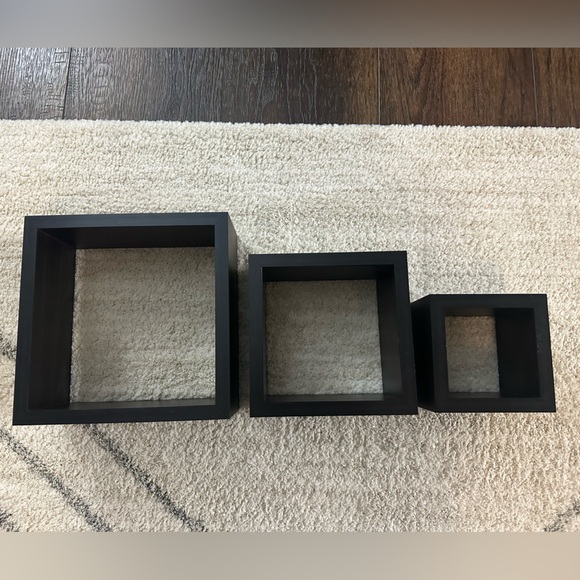 Modern Wall Cube Shelves - Picture 3 of 11